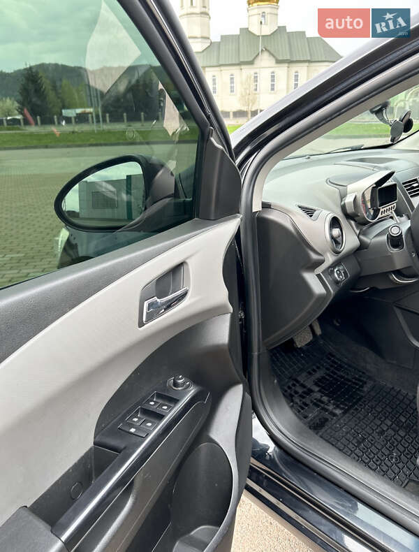 Седан Chevrolet Aveo 2012 в Хусті