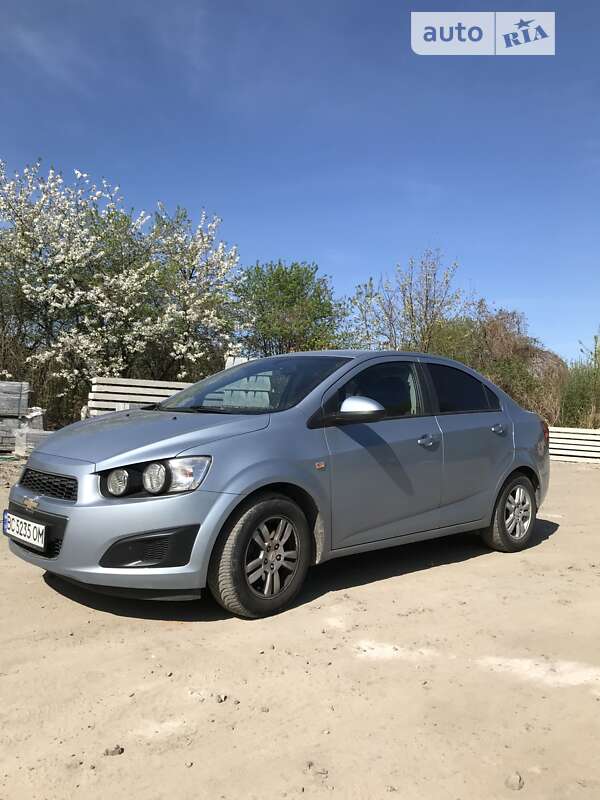 Седан Chevrolet Aveo 2012 в Львові