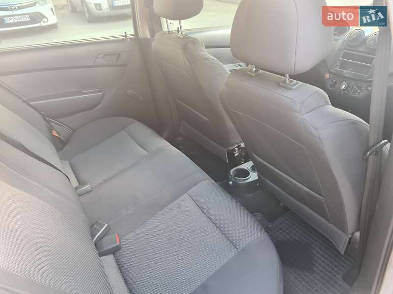 Седан Chevrolet Aveo 2007 в Києві