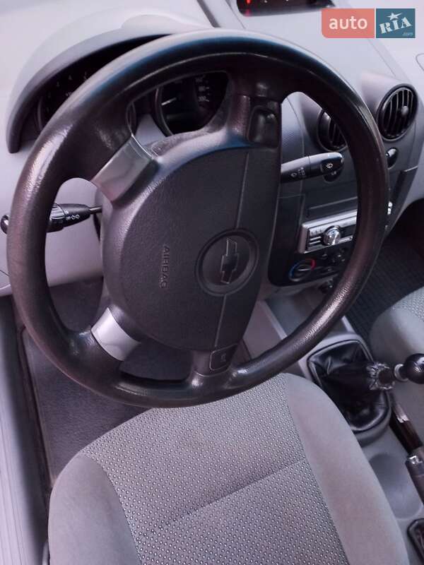 Седан Chevrolet Aveo 2005 в Чернигове