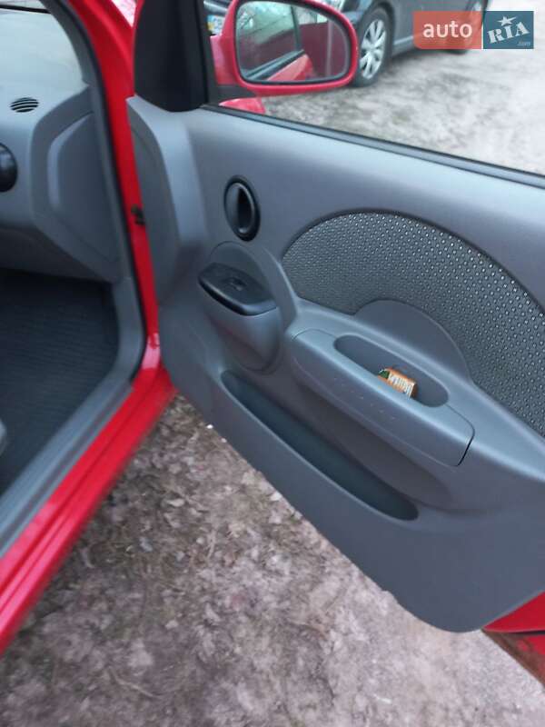 Седан Chevrolet Aveo 2005 в Чернигове