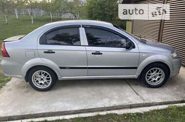 Седан Chevrolet Aveo 2008 в Чернівцях