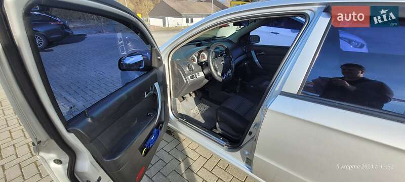 Седан Chevrolet Aveo 2011 в Львове