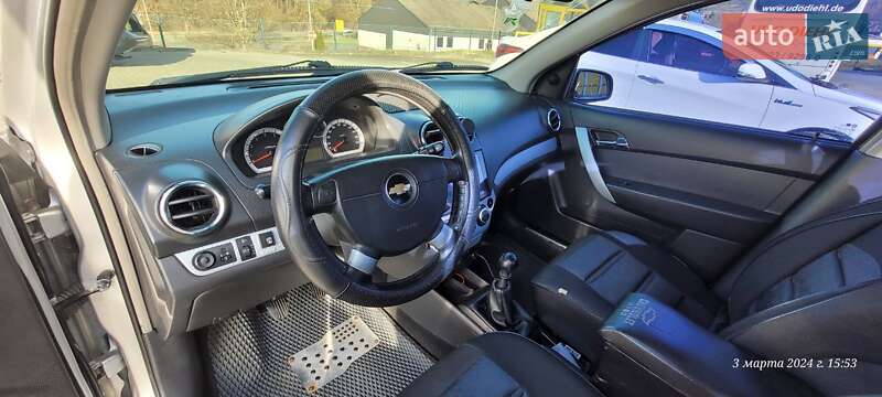 Седан Chevrolet Aveo 2011 в Львове