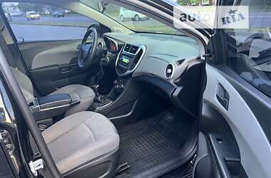 Седан Chevrolet Aveo 2017 в Хмельницком