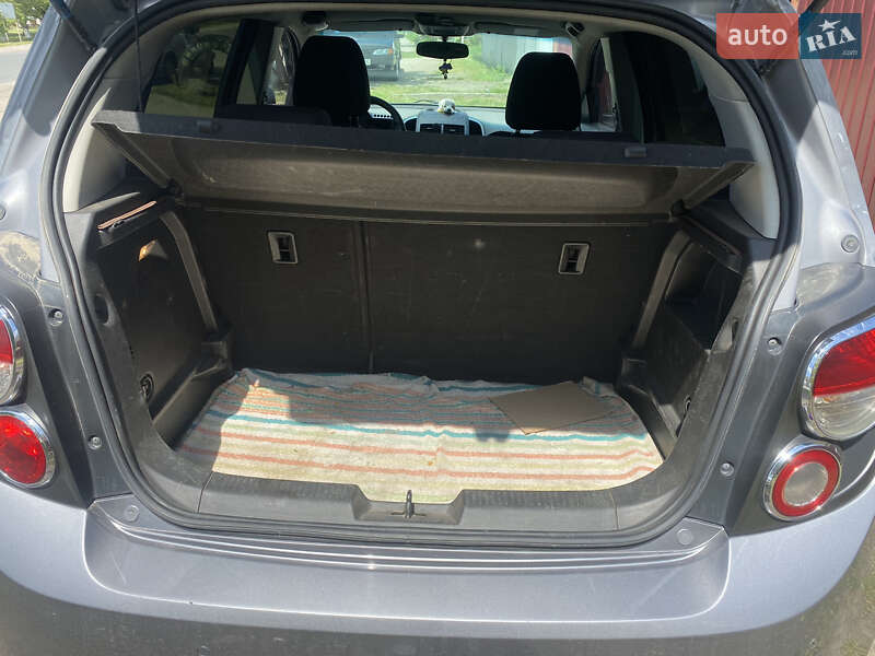 Хэтчбек Chevrolet Aveo 2012 в Лысянке