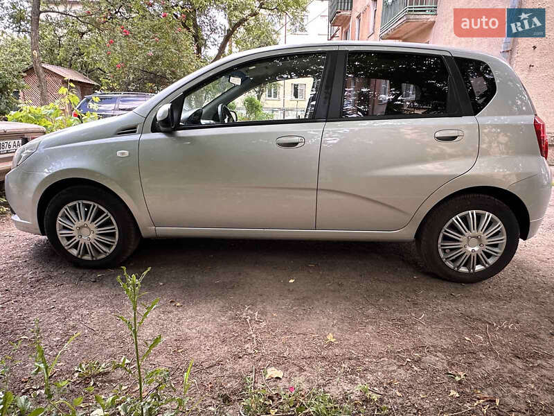 Хетчбек Chevrolet Aveo 2012 в Ужгороді