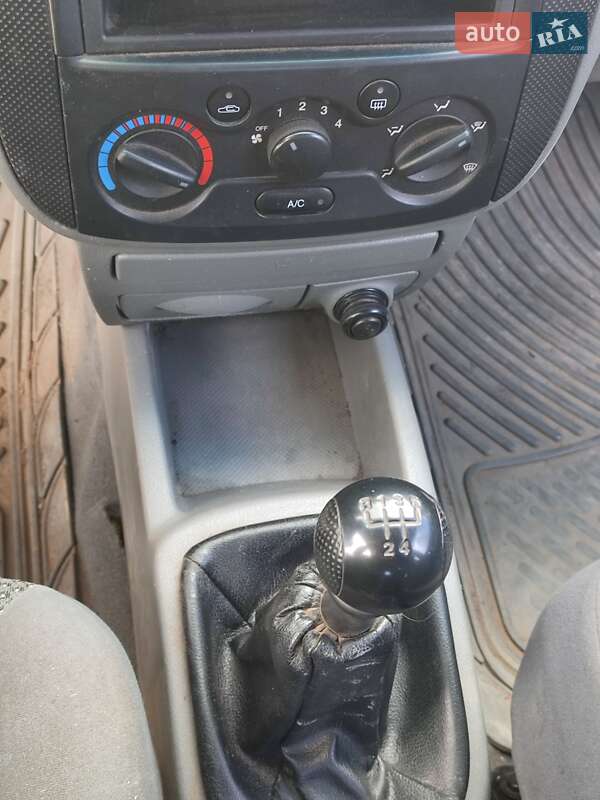 Седан Chevrolet Aveo 2005 в Харькове