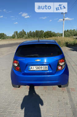 Хетчбек Chevrolet Aveo 2011 в 