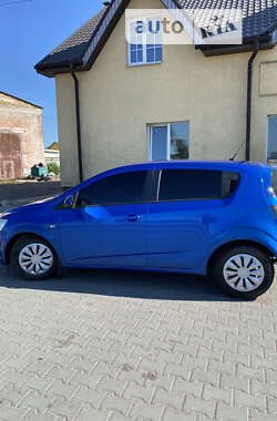 Хетчбек Chevrolet Aveo 2011 в 
