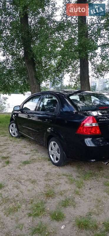 Седан Chevrolet Aveo 2011 в Киеве
