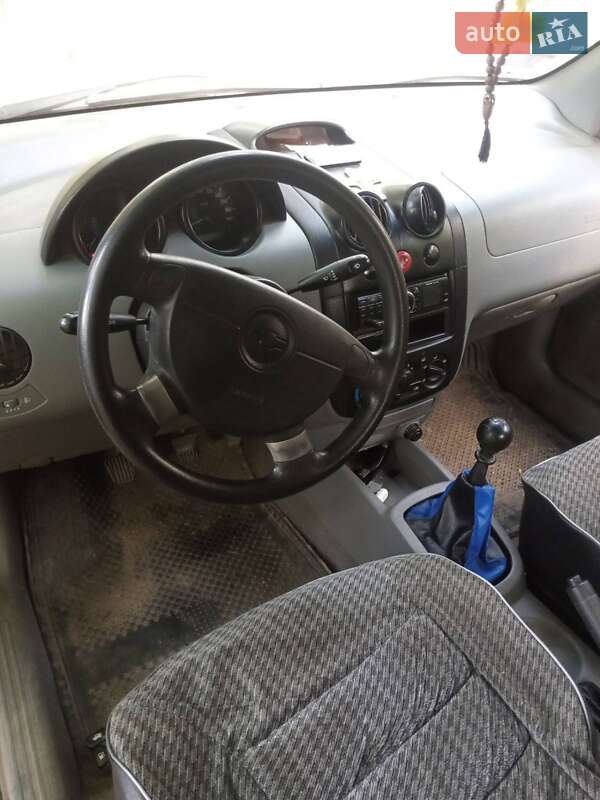Седан Chevrolet Aveo 2004 в Николаеве