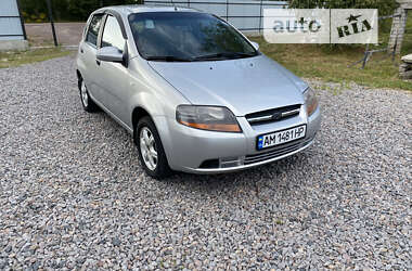 Хэтчбек Chevrolet Aveo 2005 в Олевске