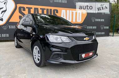 Седан Chevrolet Aveo 2017 в Хмельницькому