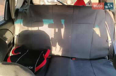 Хэтчбек Chevrolet Aveo 2006 в 