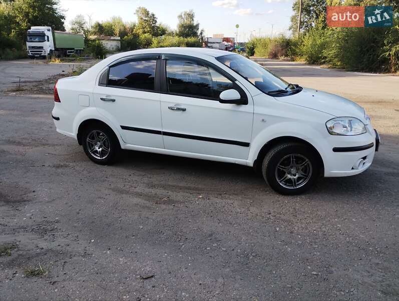 Седан Chevrolet Aveo 2008 в Умани