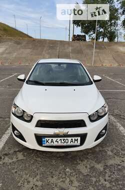 Седан Chevrolet Aveo 2013 в Києві