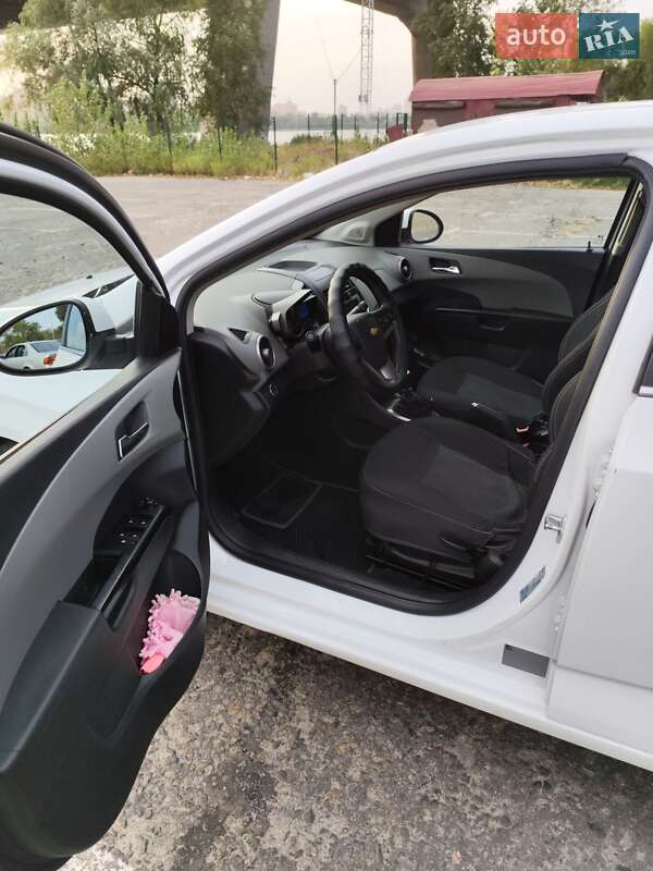 Седан Chevrolet Aveo 2013 в Киеве