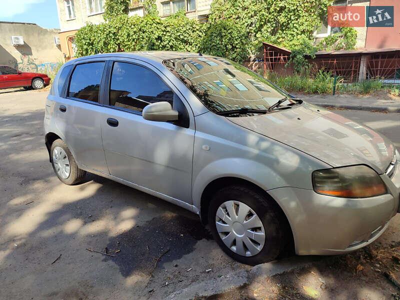 Хэтчбек Chevrolet Aveo 2006 в 