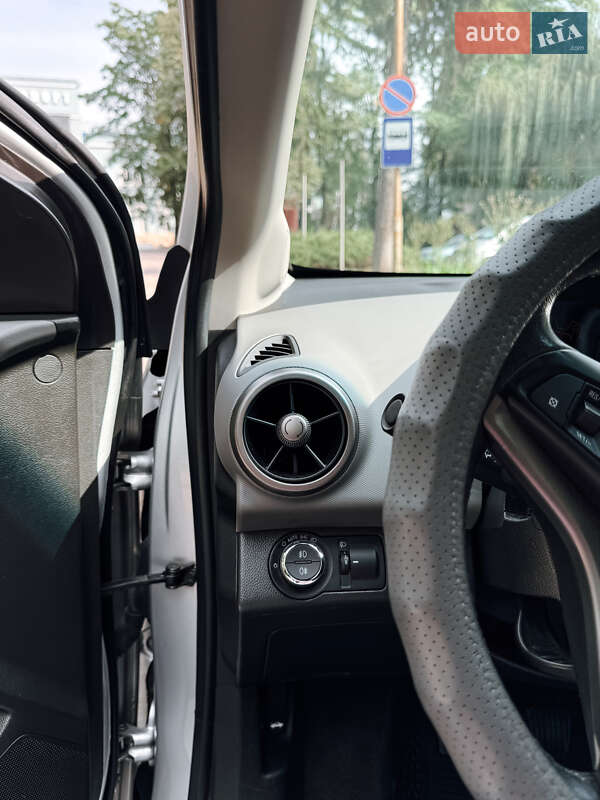 Хэтчбек Chevrolet Aveo 2011 в Черновцах