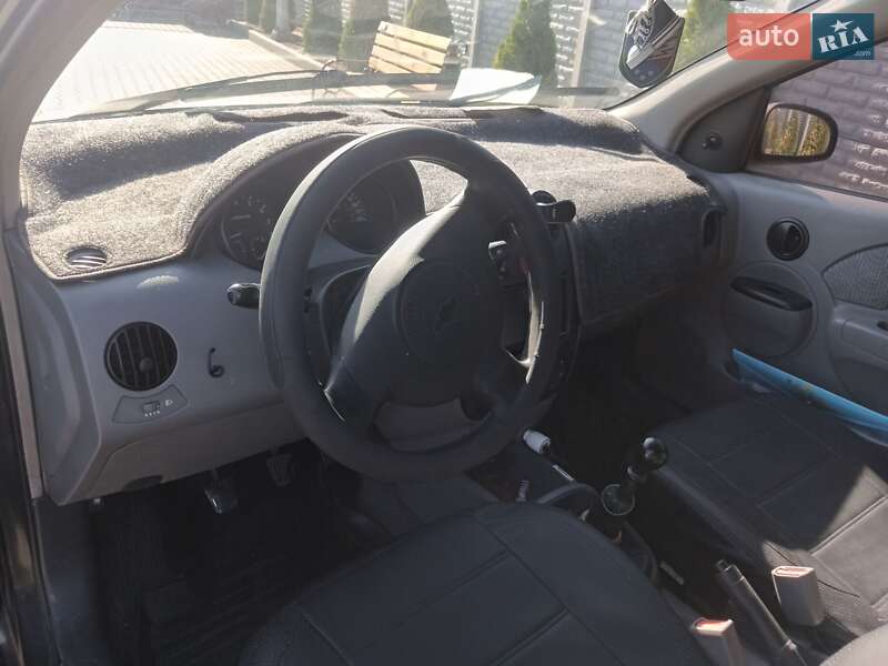 Седан Chevrolet Aveo 2005 в Днепре