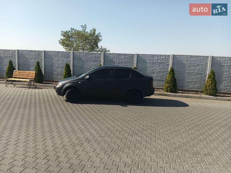 Седан Chevrolet Aveo 2005 в Днепре