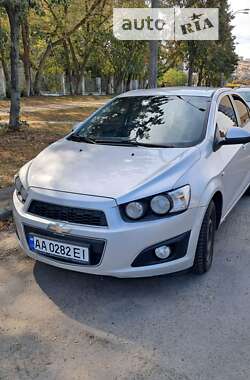 Седан Chevrolet Aveo 2013 в Києві