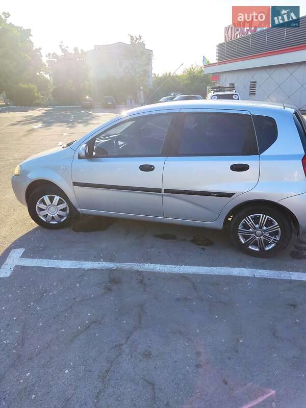 Хэтчбек Chevrolet Aveo 2006 в Харькове