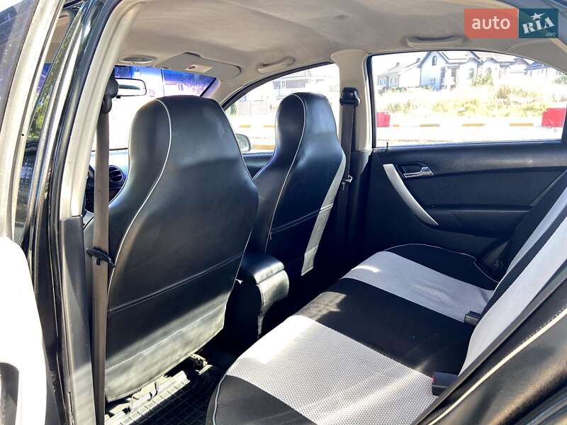 Седан Chevrolet Aveo 2006 в Киеве