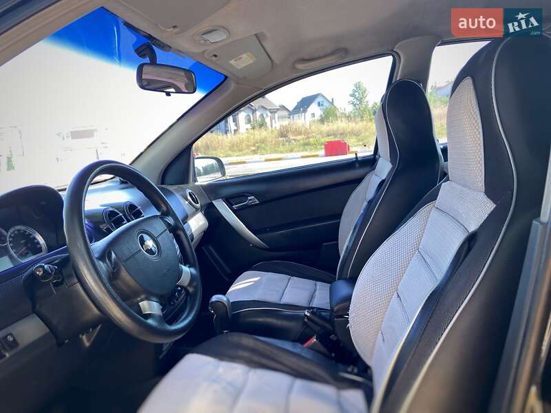 Седан Chevrolet Aveo 2006 в Киеве