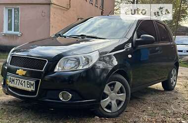 Хэтчбек Chevrolet Aveo 2010 в Коростене