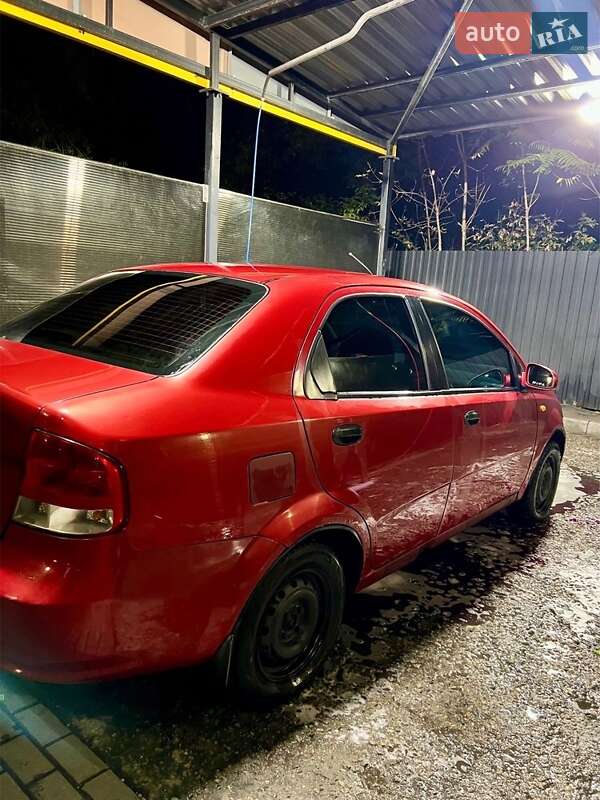 Седан Chevrolet Aveo 2004 в Днепре