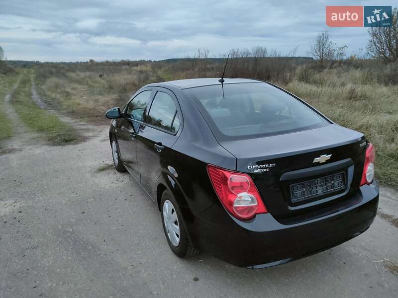 Седан Chevrolet Aveo 2012 в Чернигове