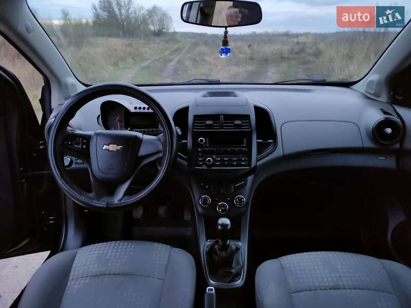 Седан Chevrolet Aveo 2012 в Чернигове
