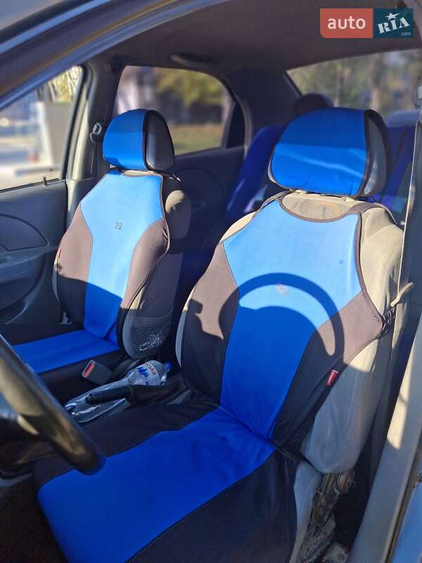 Седан Chevrolet Aveo 2004 в Черновцах
