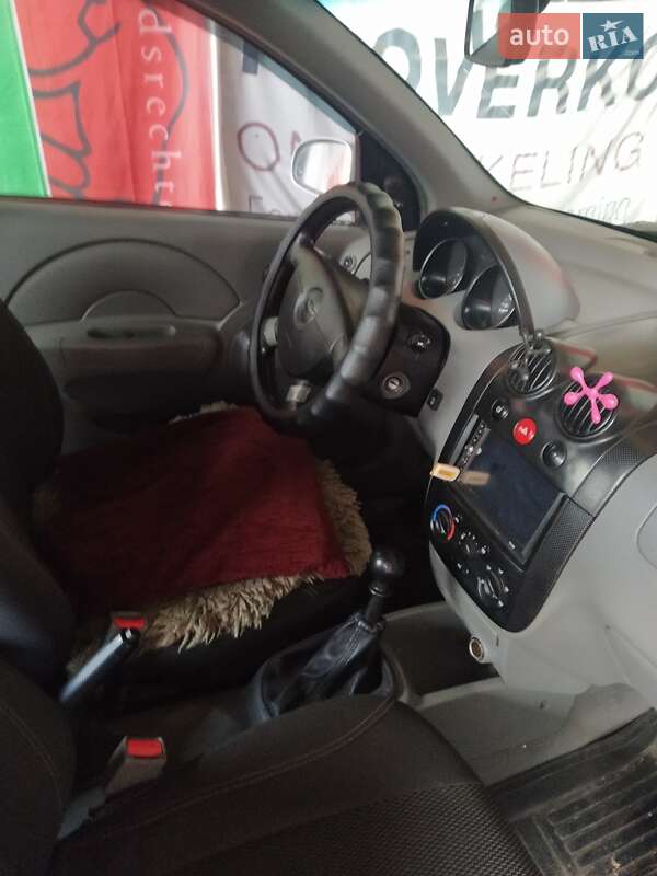 Седан Chevrolet Aveo 2004 в Оболони