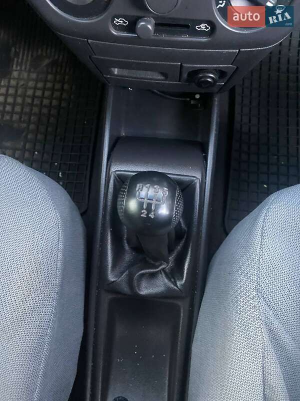 Седан Chevrolet Aveo 2006 в Києві