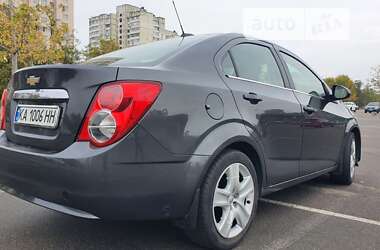 Седан Chevrolet Aveo 2015 в Киеве