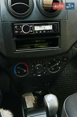 Хэтчбек Chevrolet Aveo 2011 в 