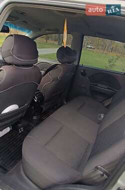 Хэтчбек Chevrolet Aveo 2006 в 