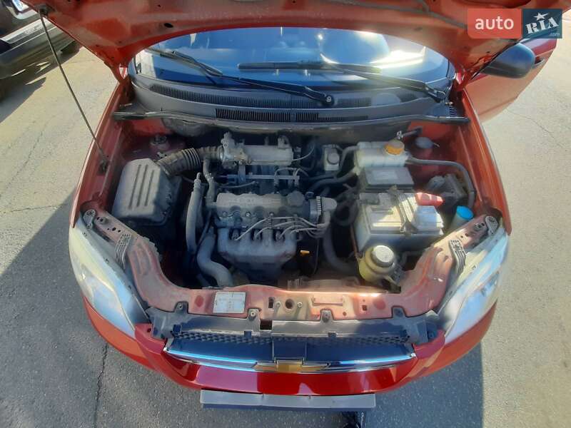 Седан Chevrolet Aveo 2006 в Києві