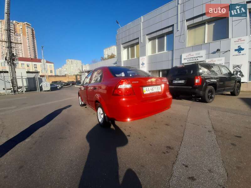 Седан Chevrolet Aveo 2006 в Києві