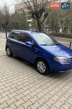 Хэтчбек Chevrolet Aveo 2005 в 