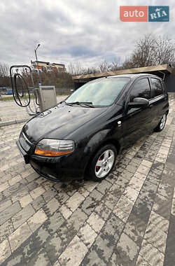 Хэтчбек Chevrolet Aveo 2005 в Ужгороде