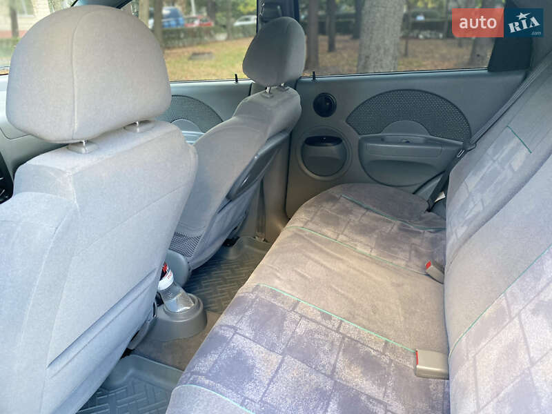 Седан Chevrolet Aveo 2005 в Киеве