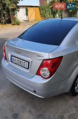 Седан Chevrolet Aveo 2013 в Києві