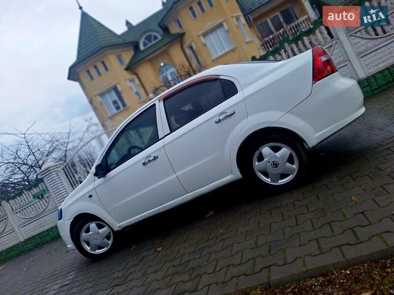 Седан Chevrolet Aveo 2007 в Чернівцях