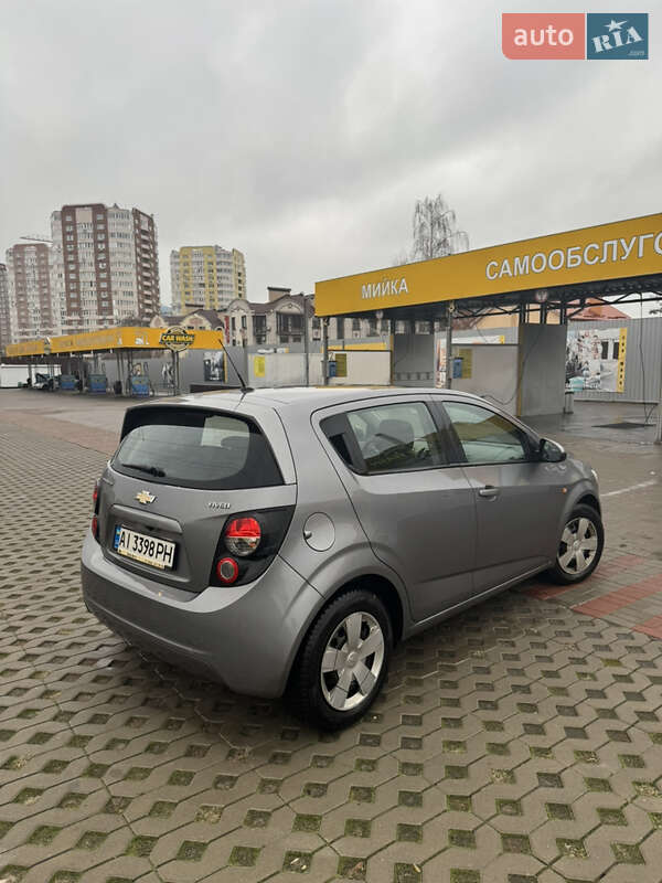 Хэтчбек Chevrolet Aveo 2012 в Киеве