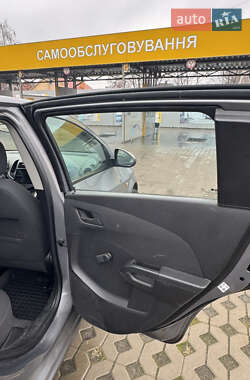 Хетчбек Chevrolet Aveo 2012 в 