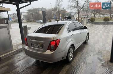 Седан Chevrolet Aveo 2015 в Ужгороді